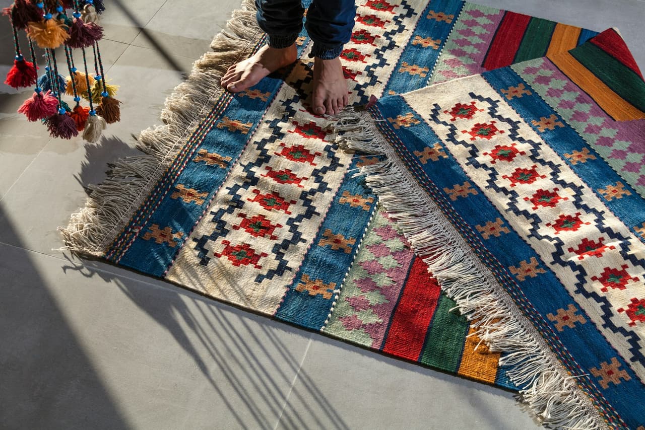 Lace Borders for Banarasi and Silk Sarees — How to Pair Traditional Weaves with Designer Lace from Surat